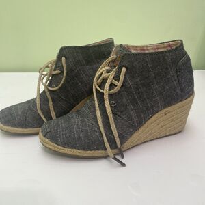 Toms Desert Wedges Black Chambray Ankle Boots Womens size 8 Lace Up Shoes